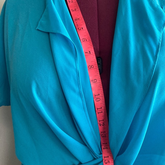 Capri Hi-Low Blouse - Picture 5 of 11